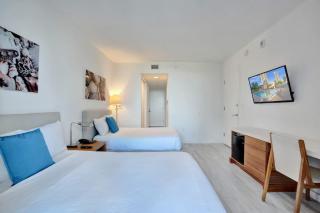 Chic Studio Beach Service Pool Gym Near Ocean 410 - 0