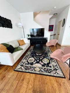 16 min to Stadium - Designer Townhome - Sleeps 7 - 6