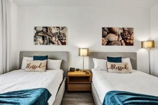 Comfortable Waterfront Studio in Resort Pool - 3