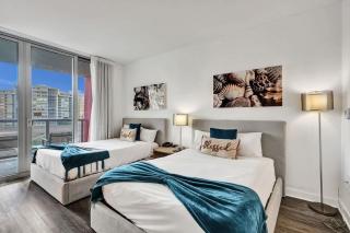 Comfortable Waterfront Studio in Resort Pool - 1