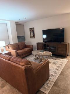 Newly Renovated Downtown Roanoke Apartment with Queen Bed & Private FREE Parking - 7