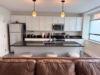 Newly Renovated Downtown Roanoke Apartment with Queen Bed & Private FREE Parking - 8