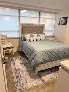 Newly Renovated Downtown Roanoke Apartment with Queen Bed & Private FREE Parking - 6