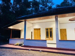 Lotus Green Hotel And Restaurant - 4