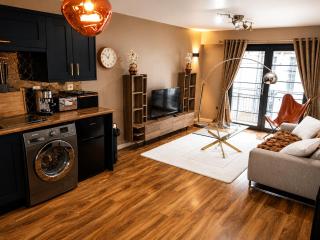 Boutique City Escape with Spa Bathroom & Free Parking - 1