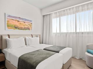 Mercure Larnaca Finikoudes Beach - 1