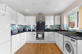 Heathrow Living 2BDR 2BA Apt by 360 Stays - Apt 02 - 8