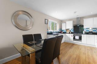 Heathrow Living 2BDR 2BA Apt by 360 Stays - Apt 11 - 9