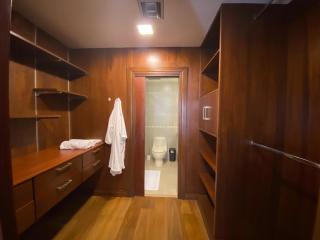 Luxurious Hilton Colon Suite - 1