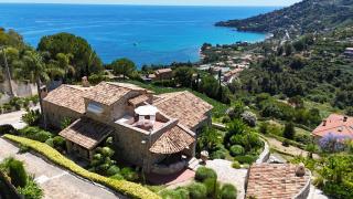Villa Maria Pia 3BR 2BA Private Beach Parking - 0