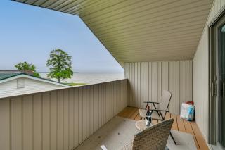 Porch + Views: Waterfront Home on Houghton Lake! - 7