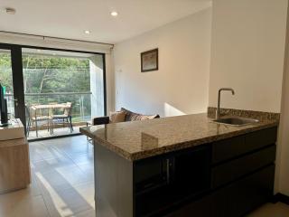 Near Airport King Bed, Gym & Steam Room - 7