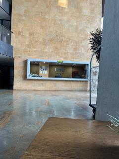 Near Airport King Bed, Gym & Steam Room - 5