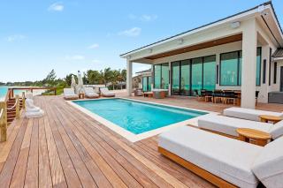 Beachfront Luxe 6BR and 2BR Guest House with Pool - 8