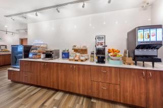Best Western Plus 1000 Islands Hotel & Suites- Newly Renovated - 9