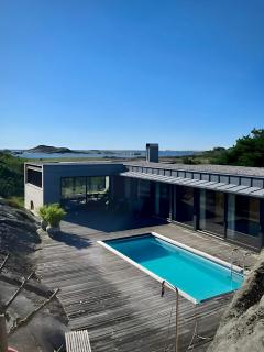 Exclusive cabin with pool, coastal rocks & privacy - 0