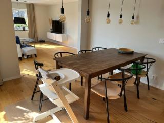 Mysig villa med stor altan och trädgård - 0