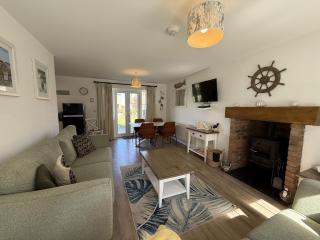 Brigg End View, The Bay, 2 bedrooms with ensuites, balcony with sea view, parking, 2 dogs welcome - 7