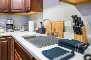 Cozy and Lux 2BD Near City and Airport - 2