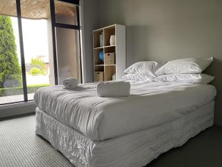 2BR Relax at Lake Hood Luxury Canal Home with Jetty - 7