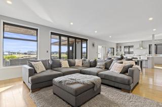 2BR Relax at Lake Hood Luxury Canal Home with Jetty - 6