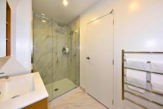 Stylish 1BR Stay on Moorhouse Avenue - 5