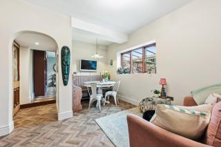 Hillsley House - 1