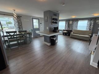 Lakefront Pet Friendly Home by Winery And Beach - Geneva - 3