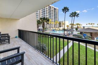 Serene Oceanview Haven Designer Coastal Living - 7