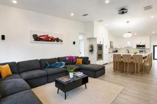 Near FIFA Lux 8BR 6BA Villa Sleeps 23 w Pool Spa Pickleball Court Games - 7