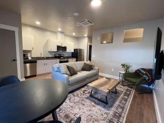 104- Spacious studio rental in La Grande - 6