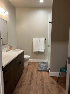 104- Spacious studio rental in La Grande - 1