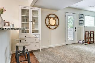 4 Mi to K-State! Modern Garden-Level Apt - 5