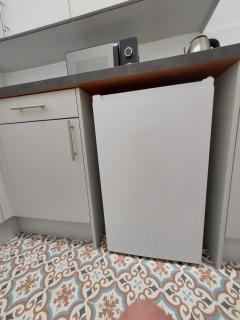 Flat B, 63 High Street, Ryde - 7