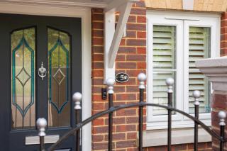 2BR House - Sleeps 5 with Parking - Guildford Centre - 3