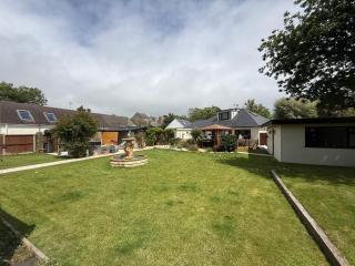 Detached property, beams, hot tub large garden - 5