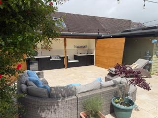 Detached property, beams, hot tub large garden - 3