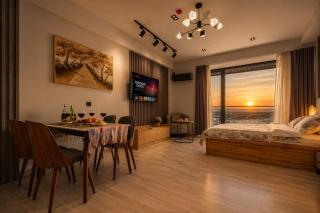 14th Floor Skyline Apartment - 4