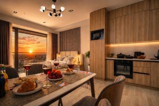 14th Floor Skyline Apartment - 3