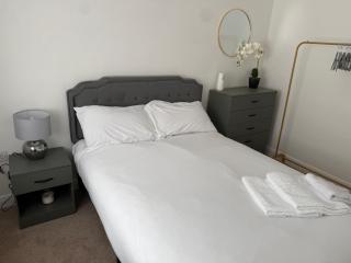 Modern two bedroom house - 6