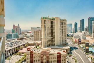 No Resort Fee - Balcony Strip Views, Pools & Parking - 8