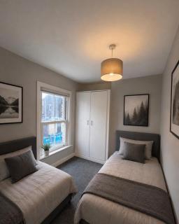 Brennan Homes stay 3 Bedroom Sleeps 6 Full House - 1