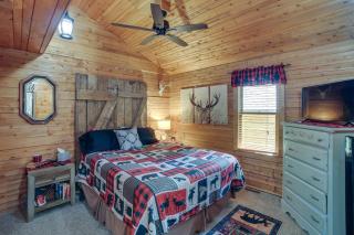 Cozy Manistique Cabin w/ Deck, Grill & Fire Pit! - 3