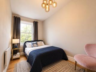 Gorgeous Hyde Park Home with Lift-Elevator Access & Nice View - 6