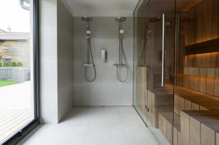 Melorell Boutique Sauna Suite with Outdoor Hot Tub - 1