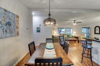 Near Boat Ramp, Kingfisher Park/Pier, Dog Friendly - 3
