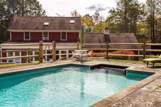 Redwood Manor - Historic Home with Pool & Deck - 0