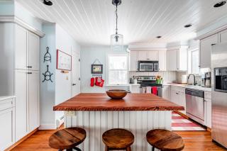 Redwood Manor - Historic Home with Pool & Deck - 5