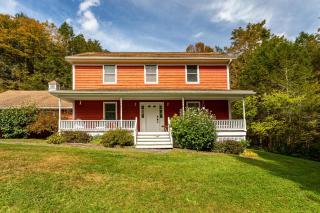 Redwood Manor - Historic Home with Pool & Deck - 3