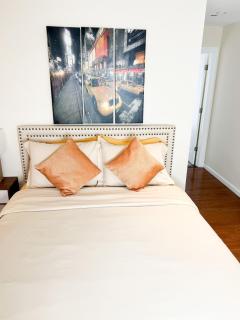 20 Minutes to Manhattan NYC - 3 BR, 2 BA Apartment - 8